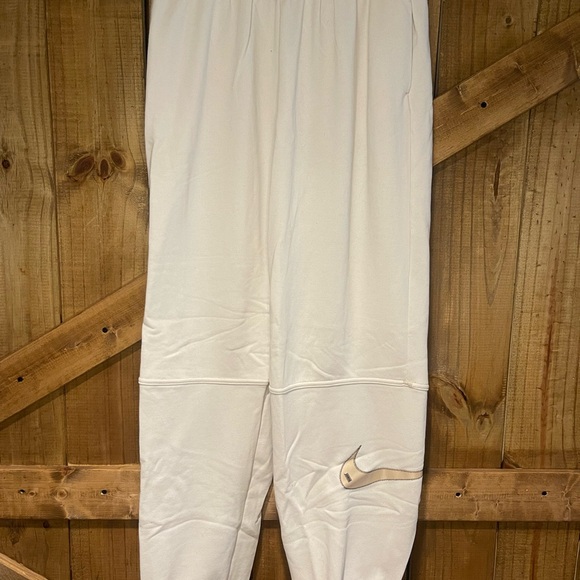 Nike oversized tan Sweatpants New with tags - Picture 1 of 4